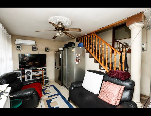 2 BEDROOM FREEHOLD FOR SALE IN EASTBURY